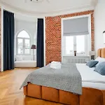 Brick & Art By Bookinghost