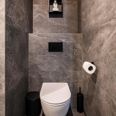 Brick & Art By Bookinghost *